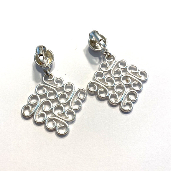 Vintage Clip On Earrings Silver Mod 60's Look Lattice Filigree Drop & Dangle - Picture 3 of 7